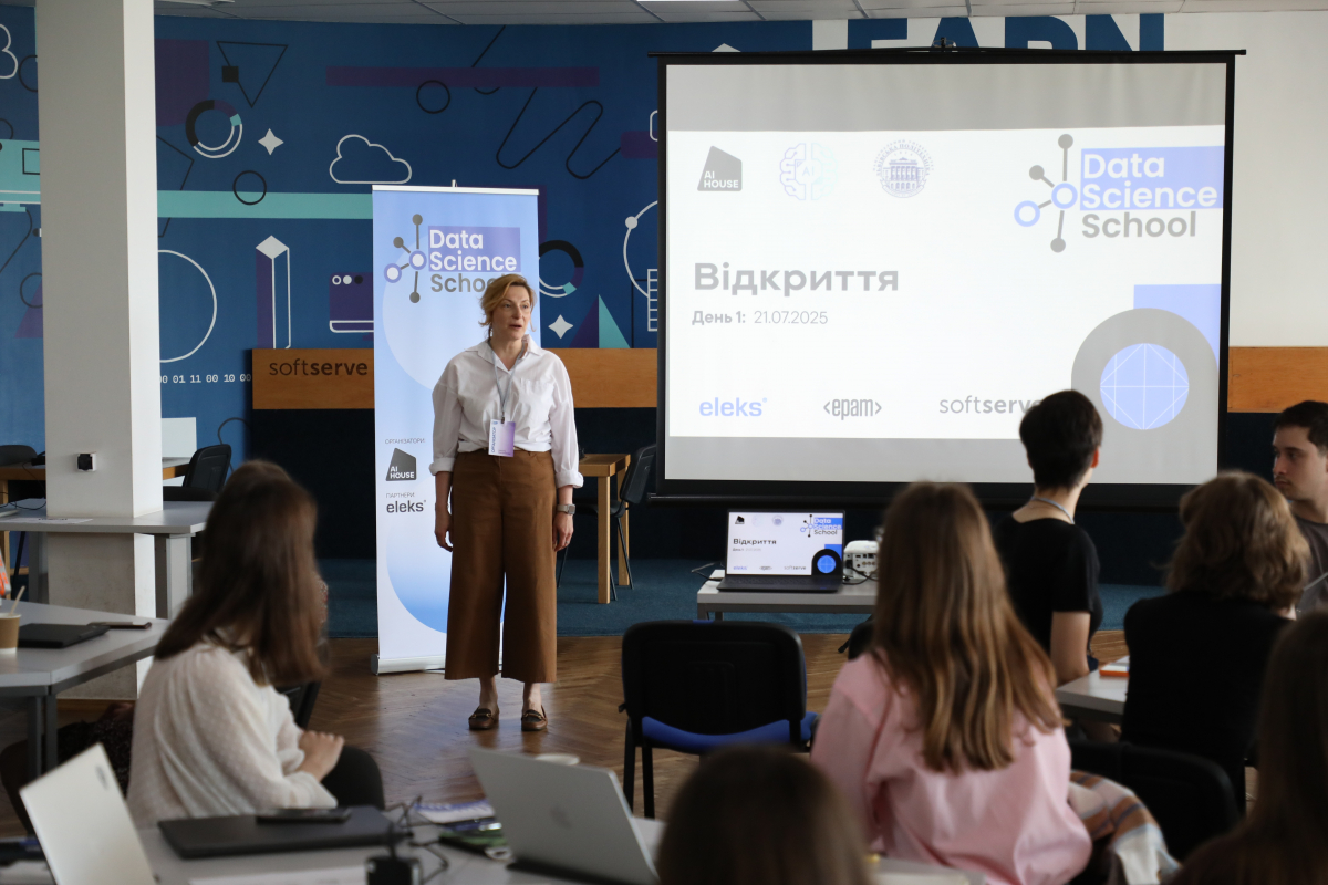 Фото з відкриття школи