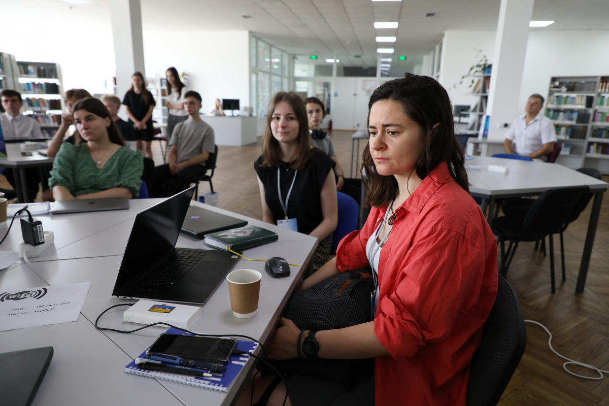 Фото з відкриття школи