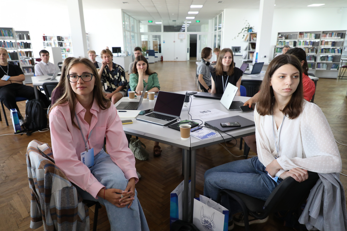 Фото з відкриття школи