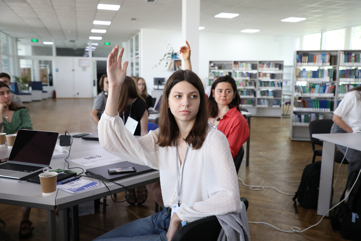 Фото з відкриття школи