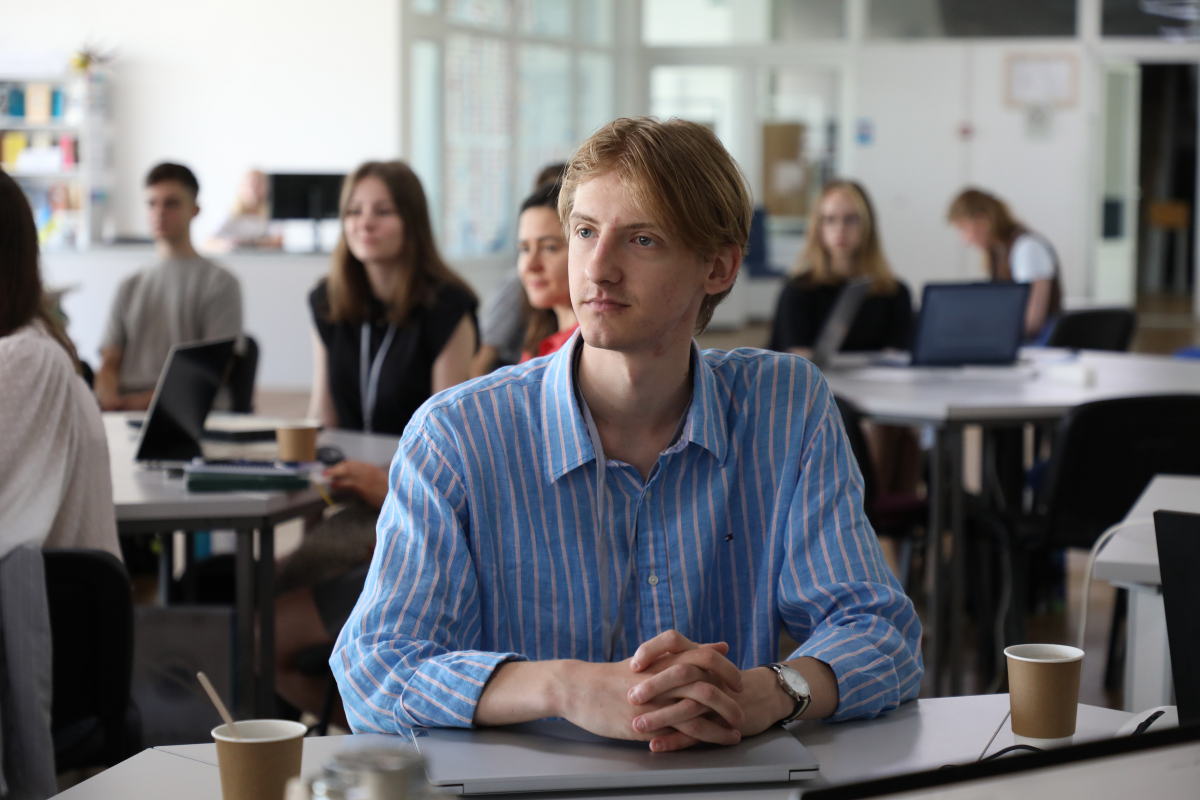 Фото з відкриття школи