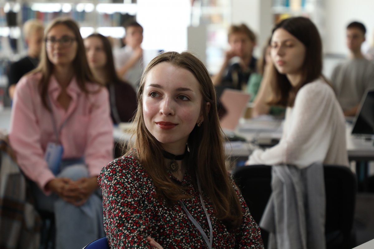 Фото з відкриття школи