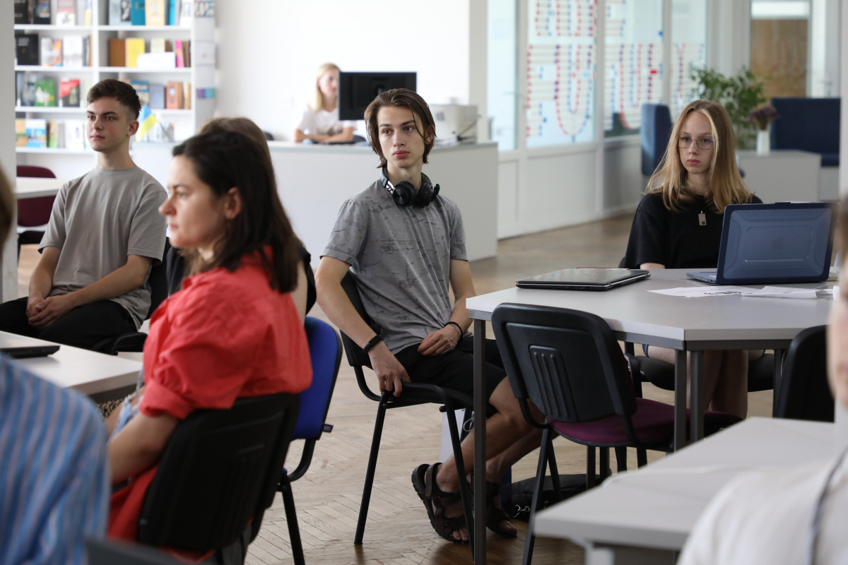 Фото з відкриття школи