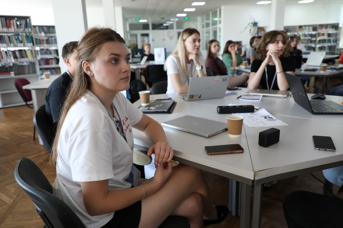 Фото з відкриття школи