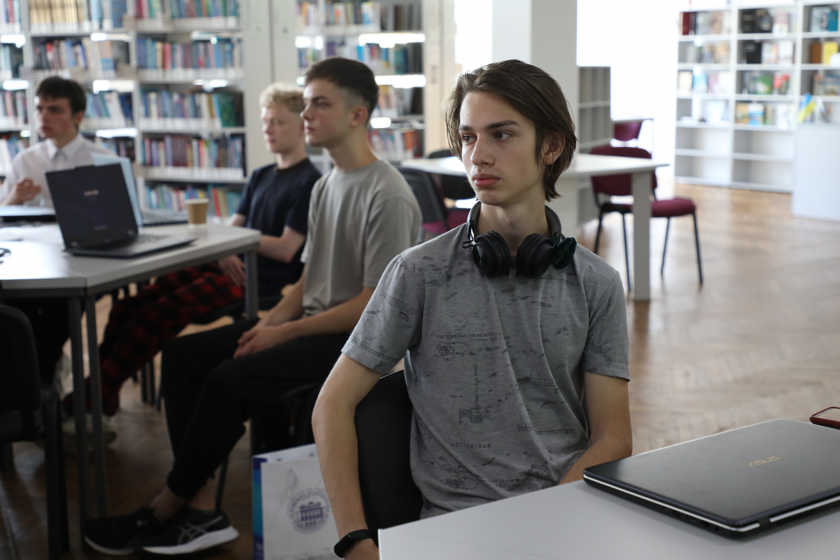 Фото з відкриття школи