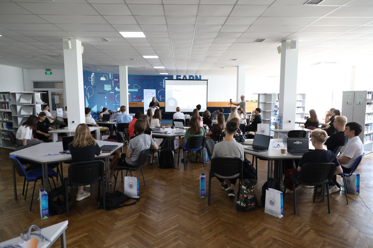 Фото з відкриття школи