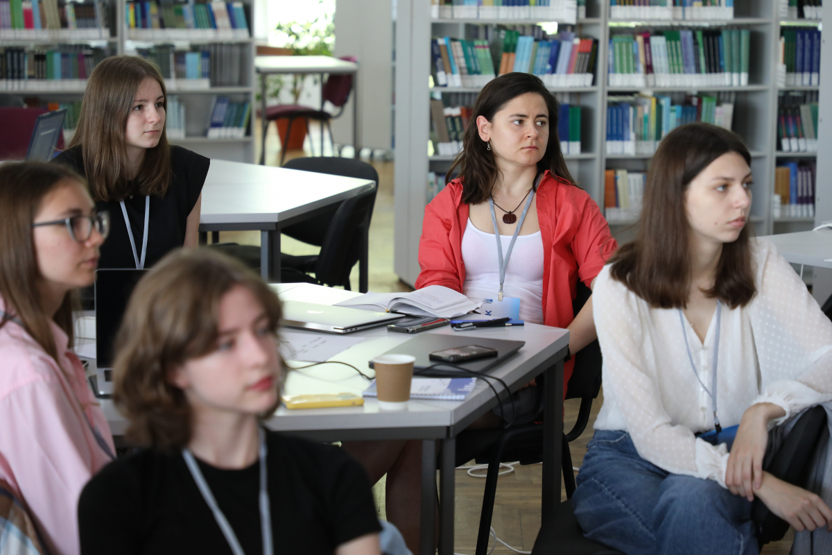 Фото з відкриття школи