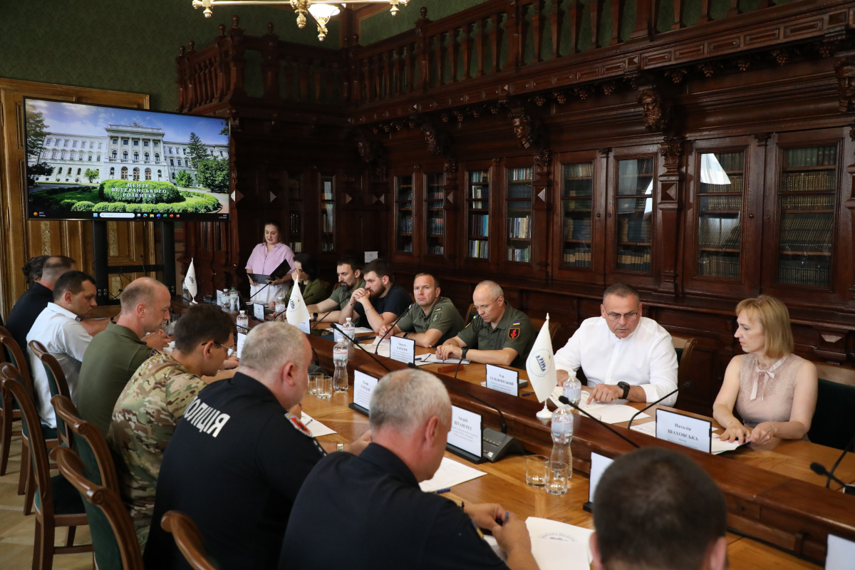 Фото із круглого столу