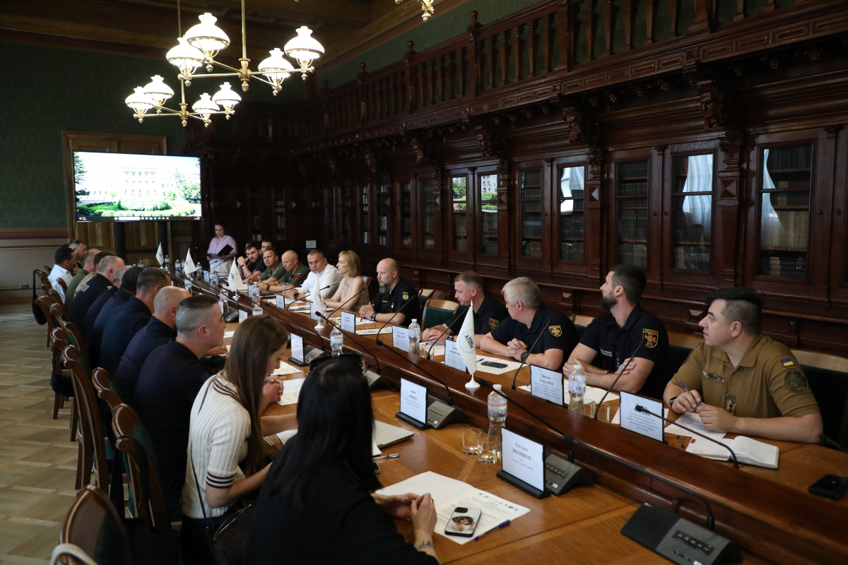 Фото із круглого столу