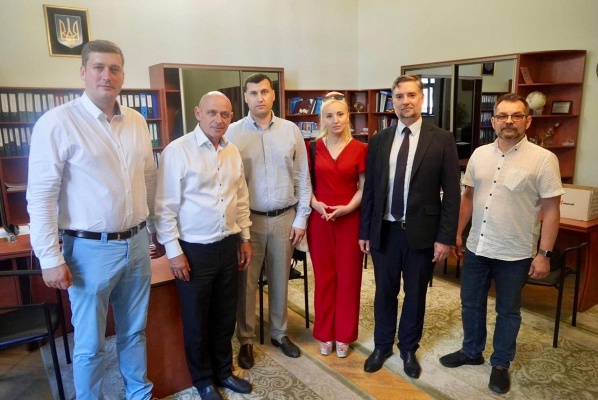 Фото з підписання угоди