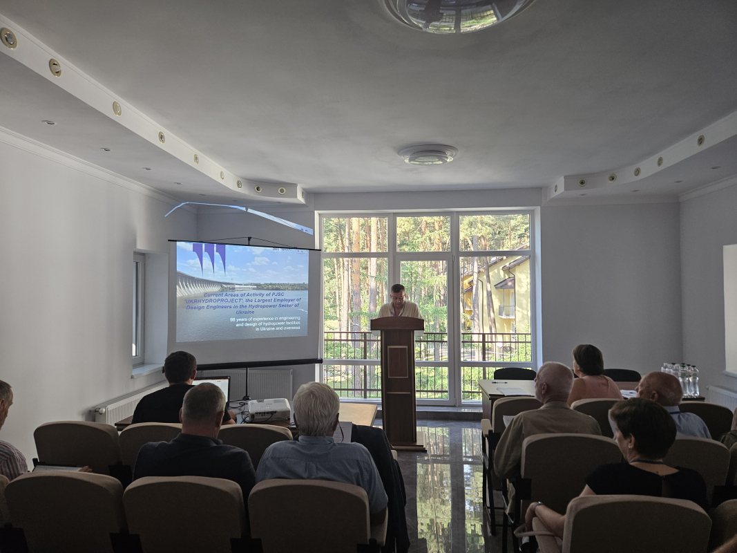 Фото із круглого столу