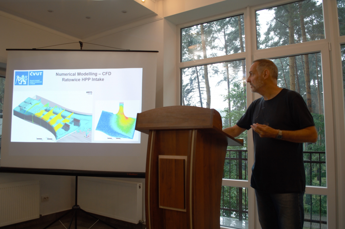 Фото із круглого столу