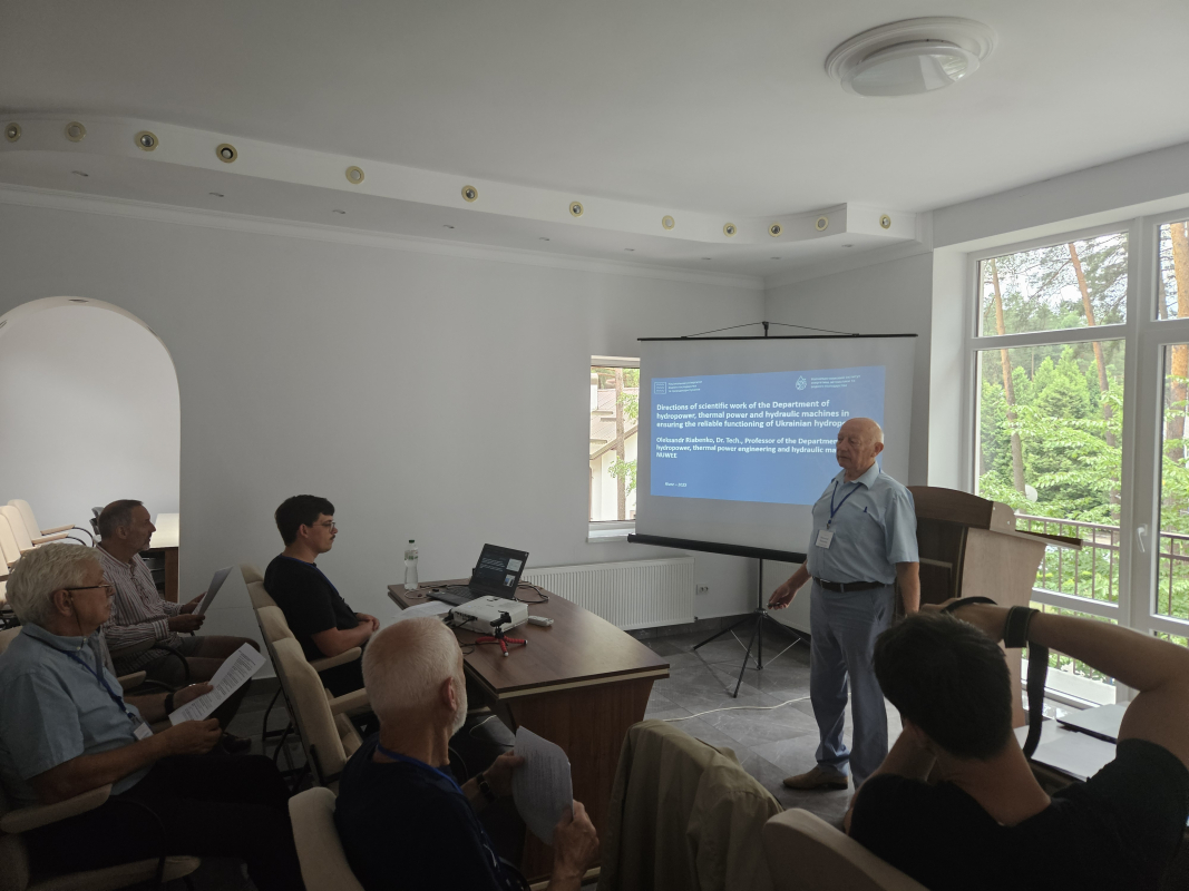 Фото із круглого столу