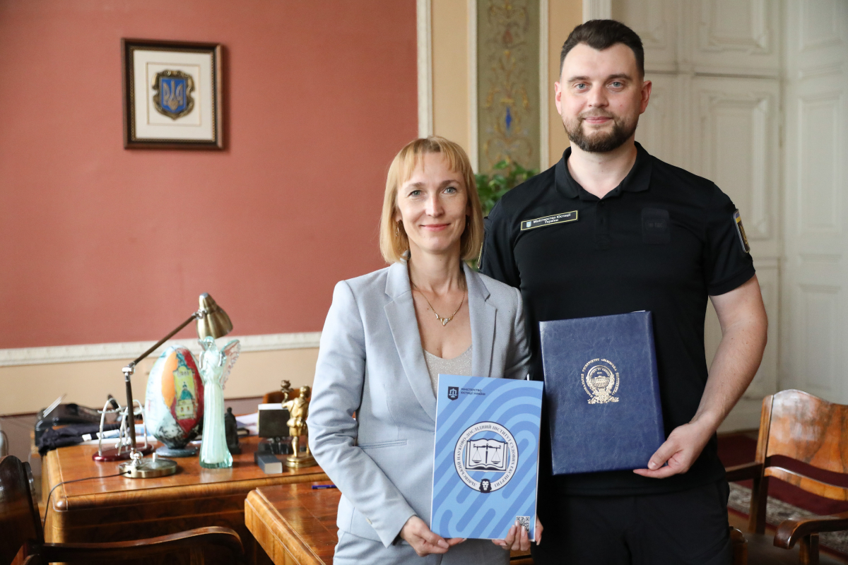 Фото з підписання угоди про співпрацю