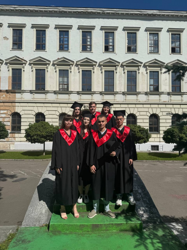 Фото із вручення дипломів