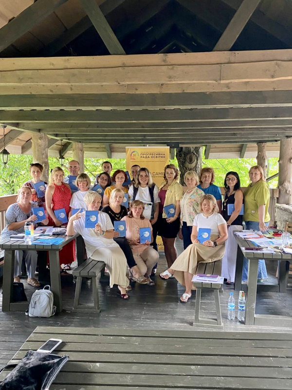 Фото із заходу