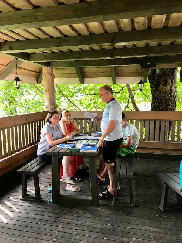 Фото із заходу