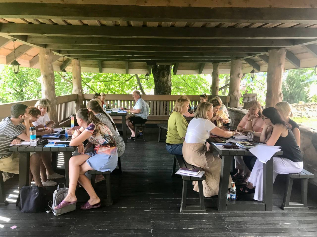 Фото із заходу