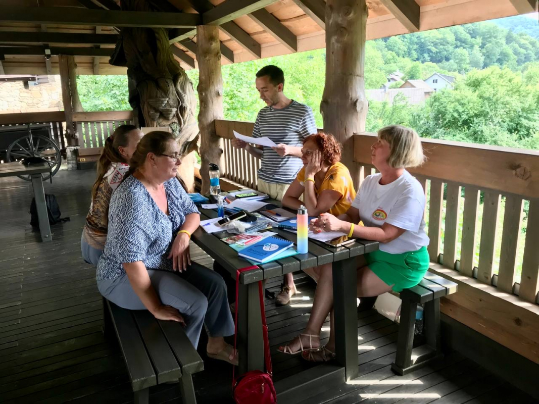 Фото із заходу