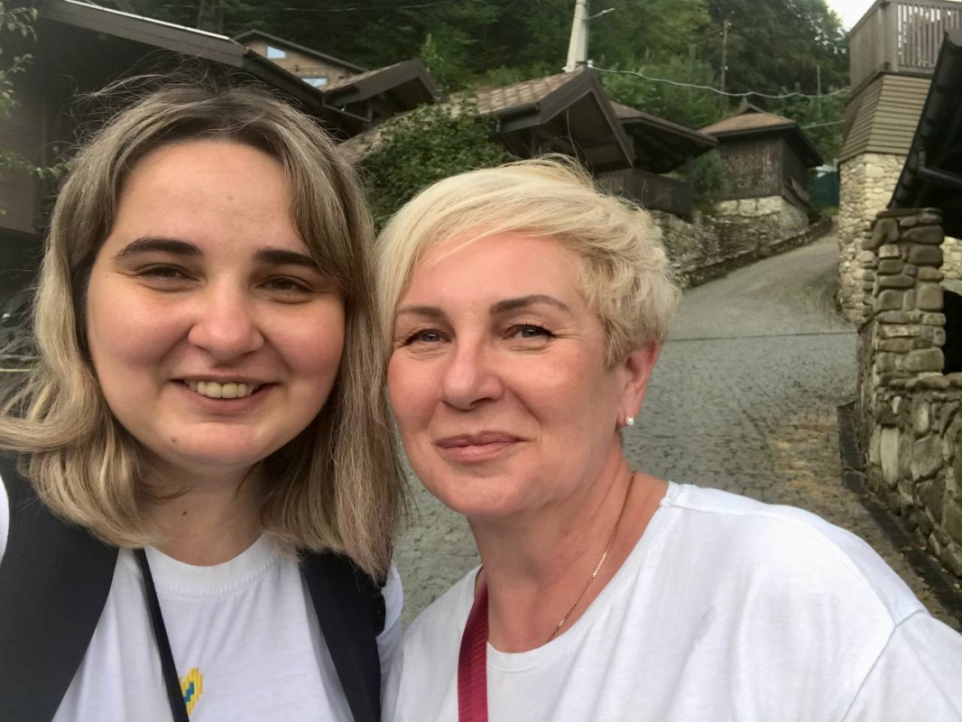 Фото із заходу