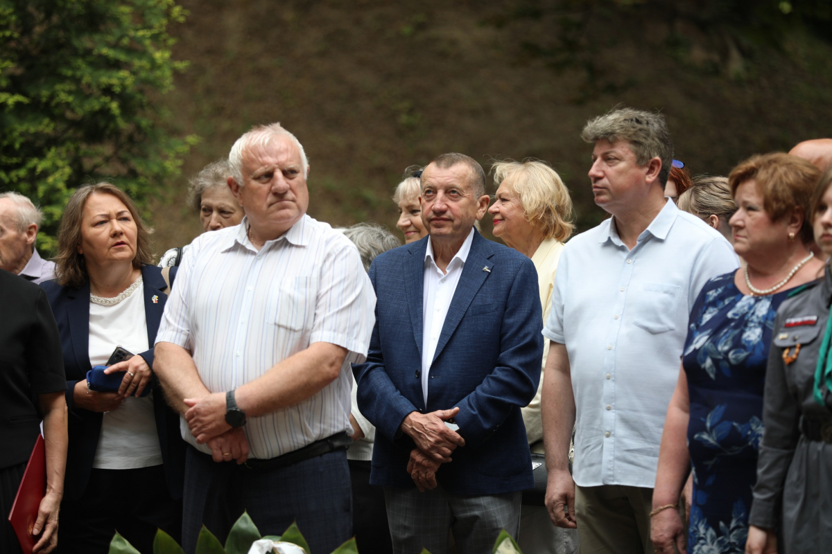 Фото із вшанування пам’яті розстріляних львівських професорів