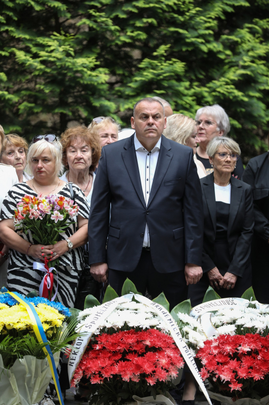 Фото із вшанування пам’яті розстріляних львівських професорів