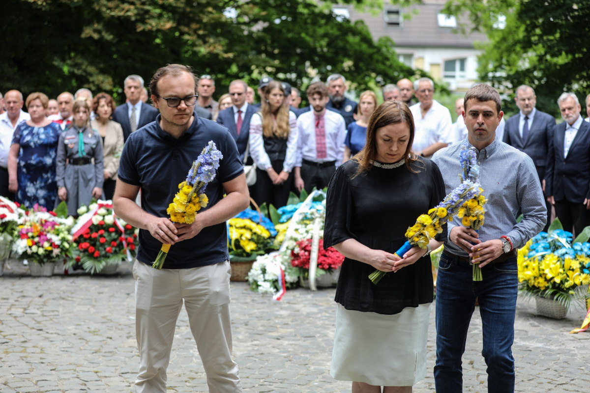 Фото із вшанування пам’яті розстріляних львівських професорів