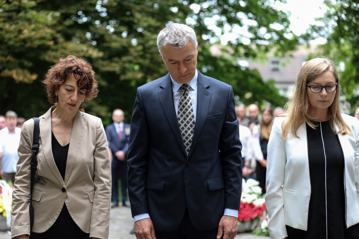 Фото із вшанування пам’яті розстріляних львівських професорів