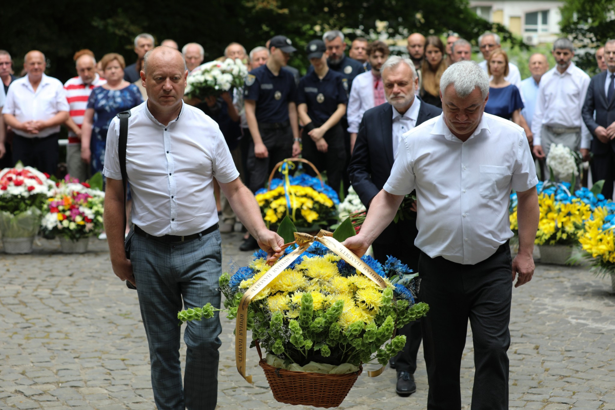 Фото із вшанування пам’яті розстріляних львівських професорів