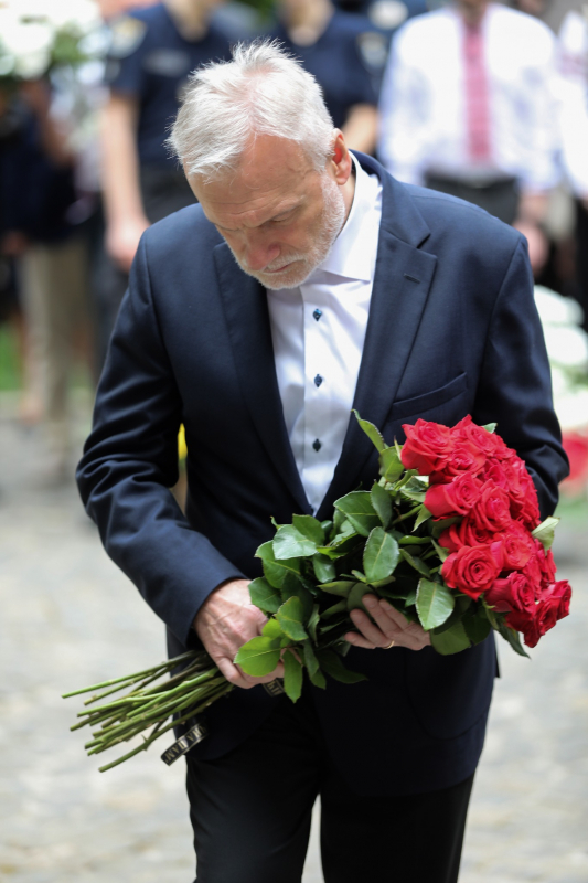 Фото із вшанування пам’яті розстріляних львівських професорів