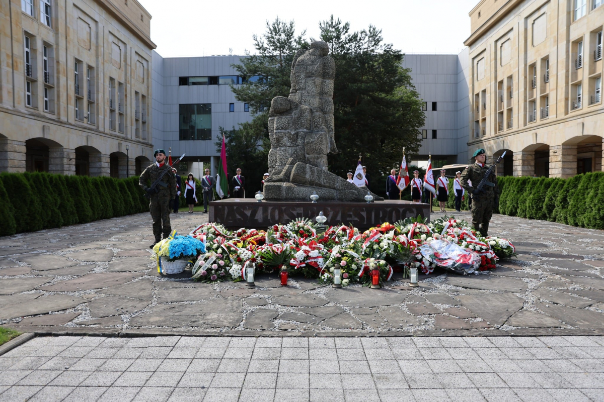 Фото із вшанування пам’яті розстріляних львівських професорів у Вроцлаві