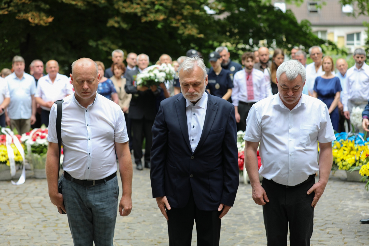 Фото із вшанування пам’яті розстріляних львівських професорів