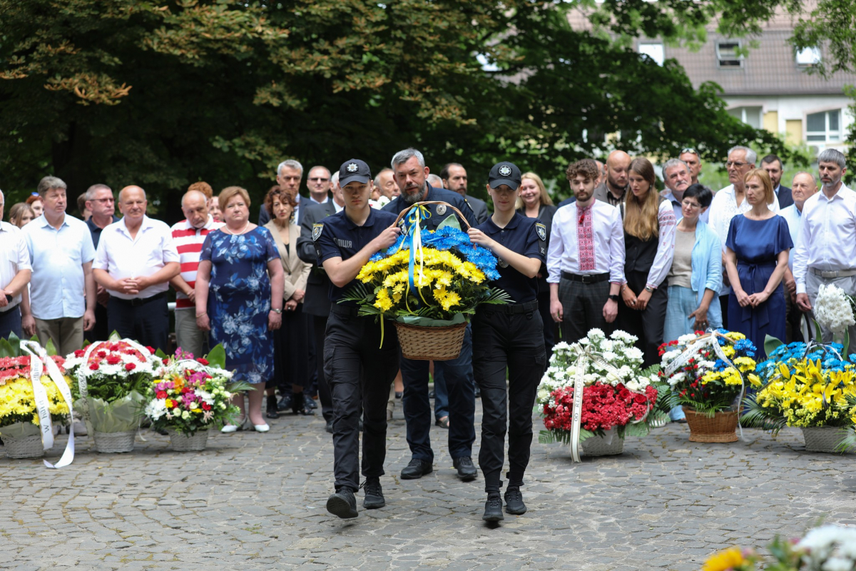Фото із вшанування пам’яті розстріляних львівських професорів