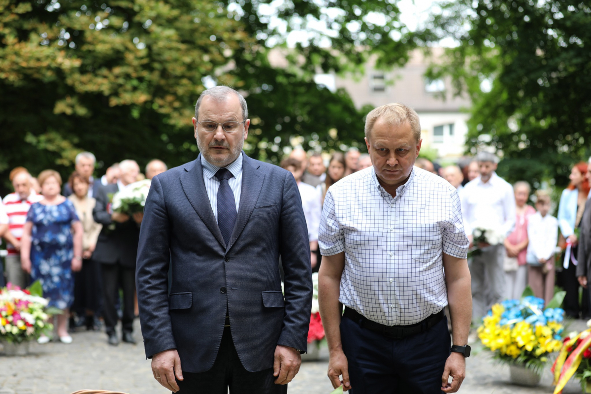 Фото із вшанування пам’яті розстріляних львівських професорів