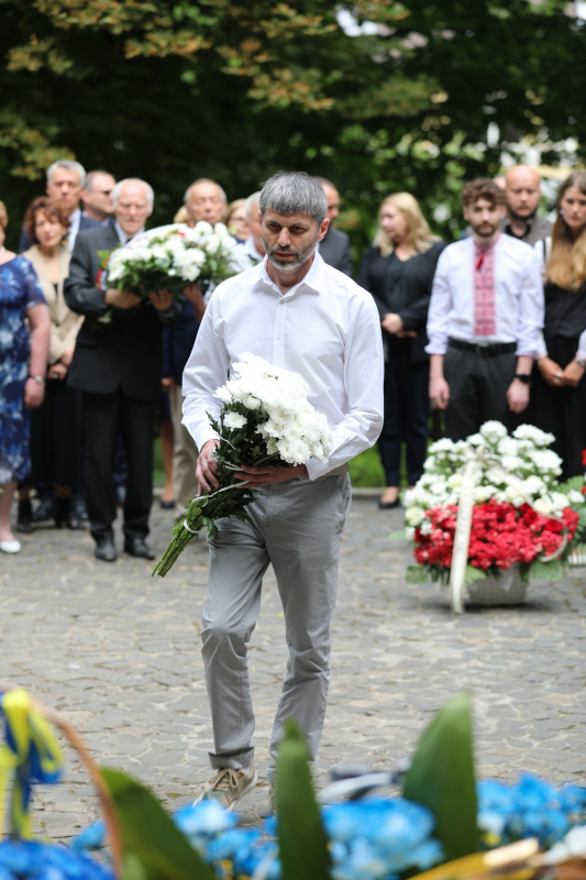 Фото із вшанування пам’яті розстріляних львівських професорів