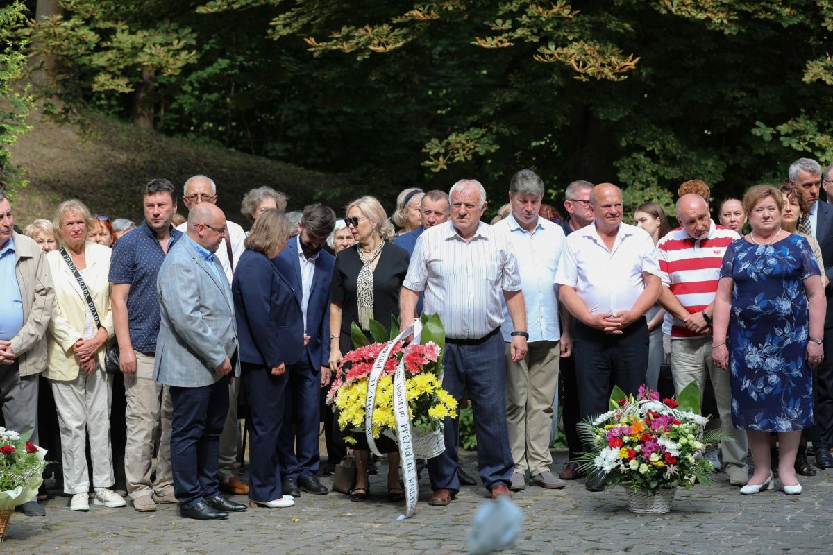 Фото із вшанування пам’яті розстріляних львівських професорів