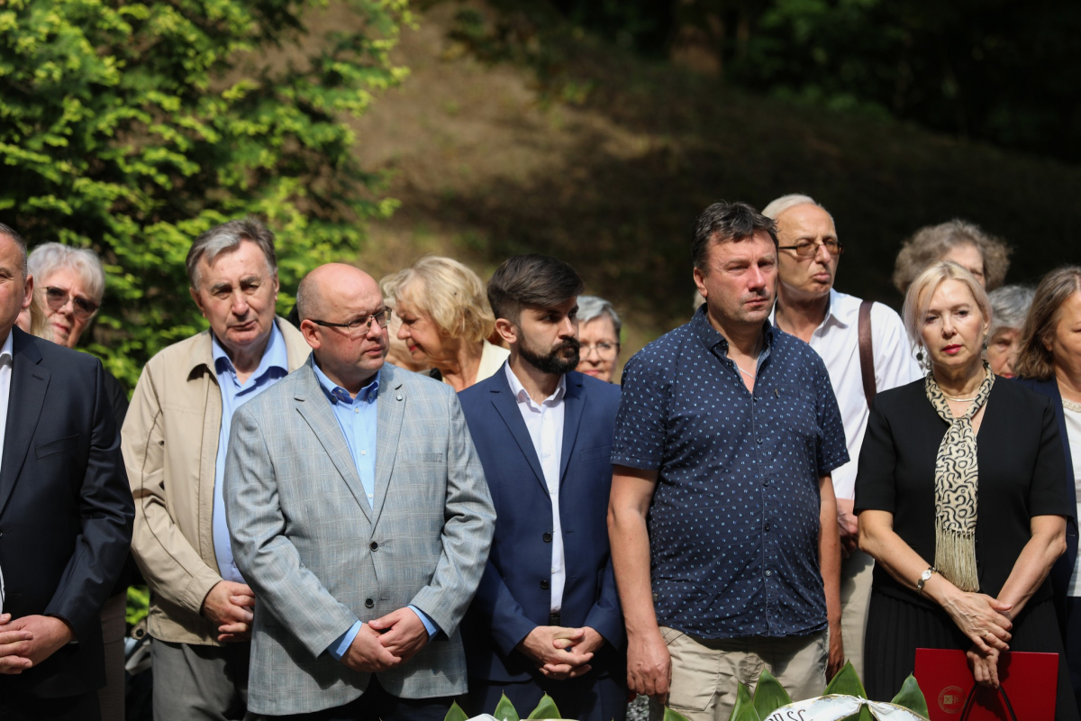 Фото із вшанування пам’яті розстріляних львівських професорів