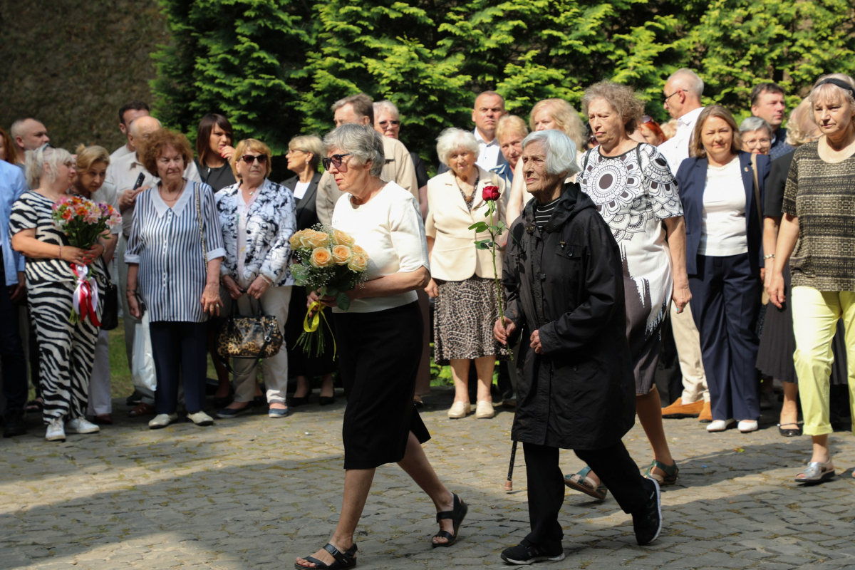Фото із вшанування пам’яті розстріляних львівських професорів