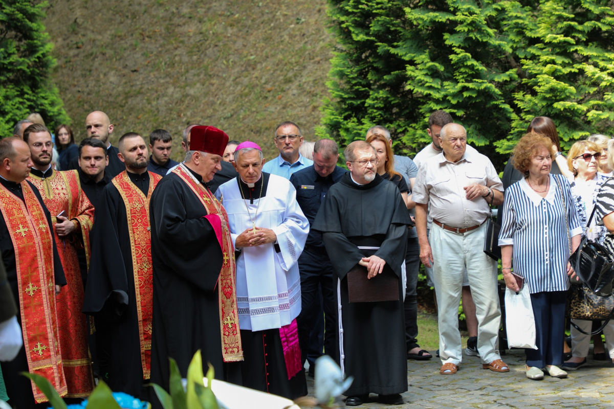 Фото із вшанування пам’яті розстріляних львівських професорів