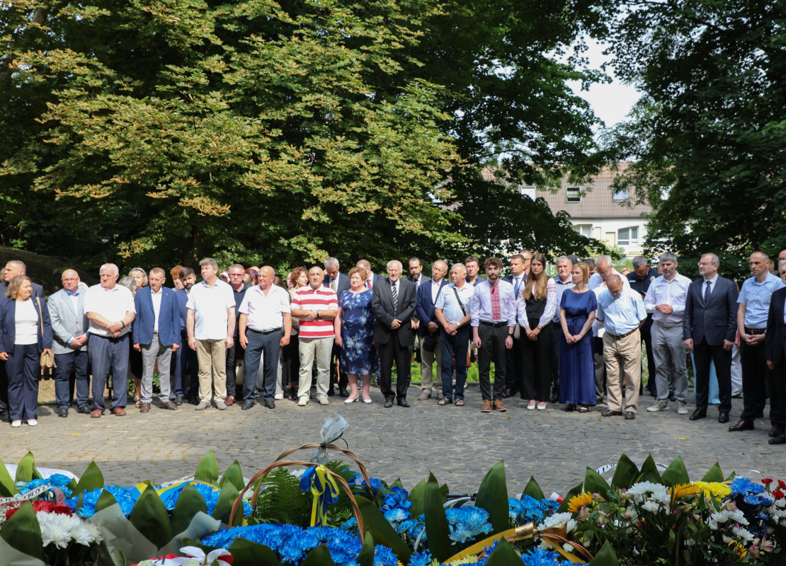 Фото із вшанування пам’яті розстріляних львівських професорів