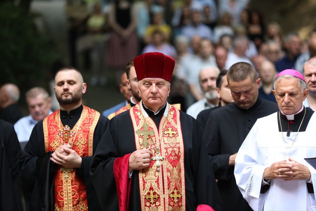 Фото із вшанування пам’яті розстріляних львівських професорів