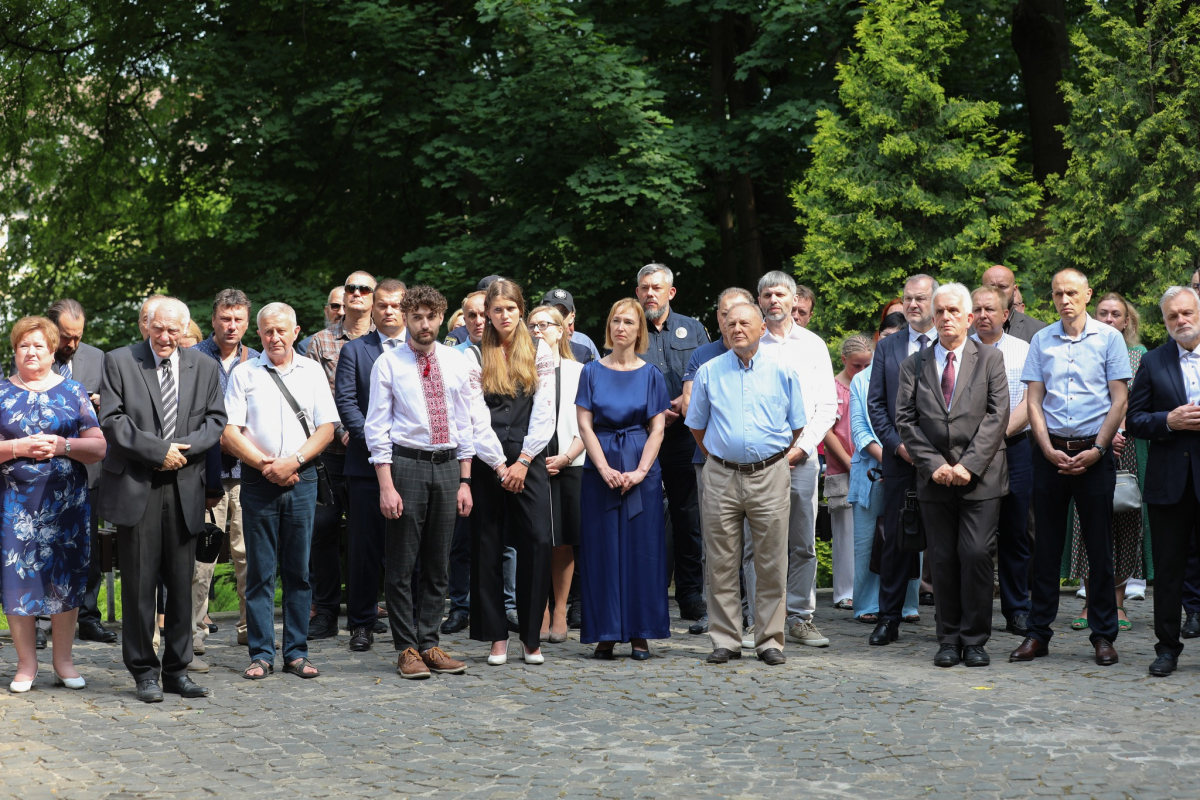 Фото із вшанування пам’яті розстріляних львівських професорів
