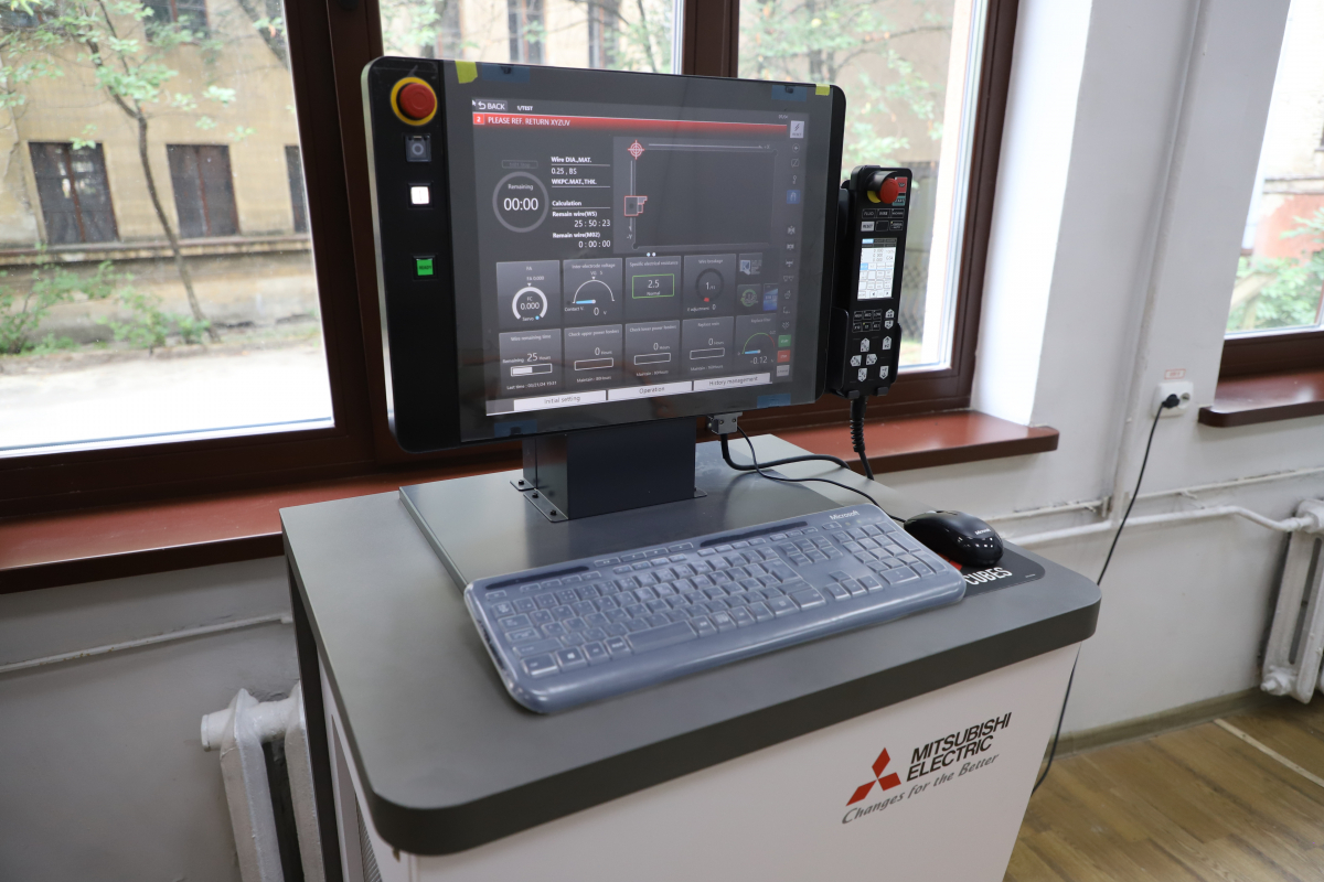 Фото з відкриття лабораторії