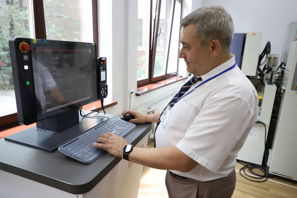 Фото з відкриття лабораторії