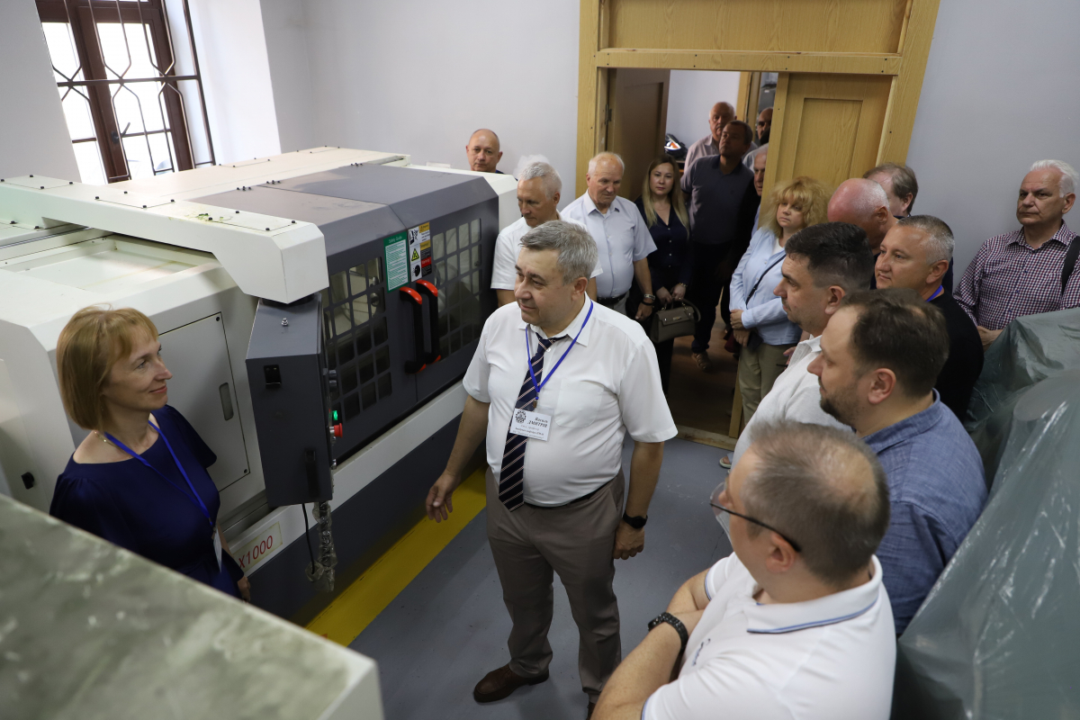 Фото з відкриття лабораторії