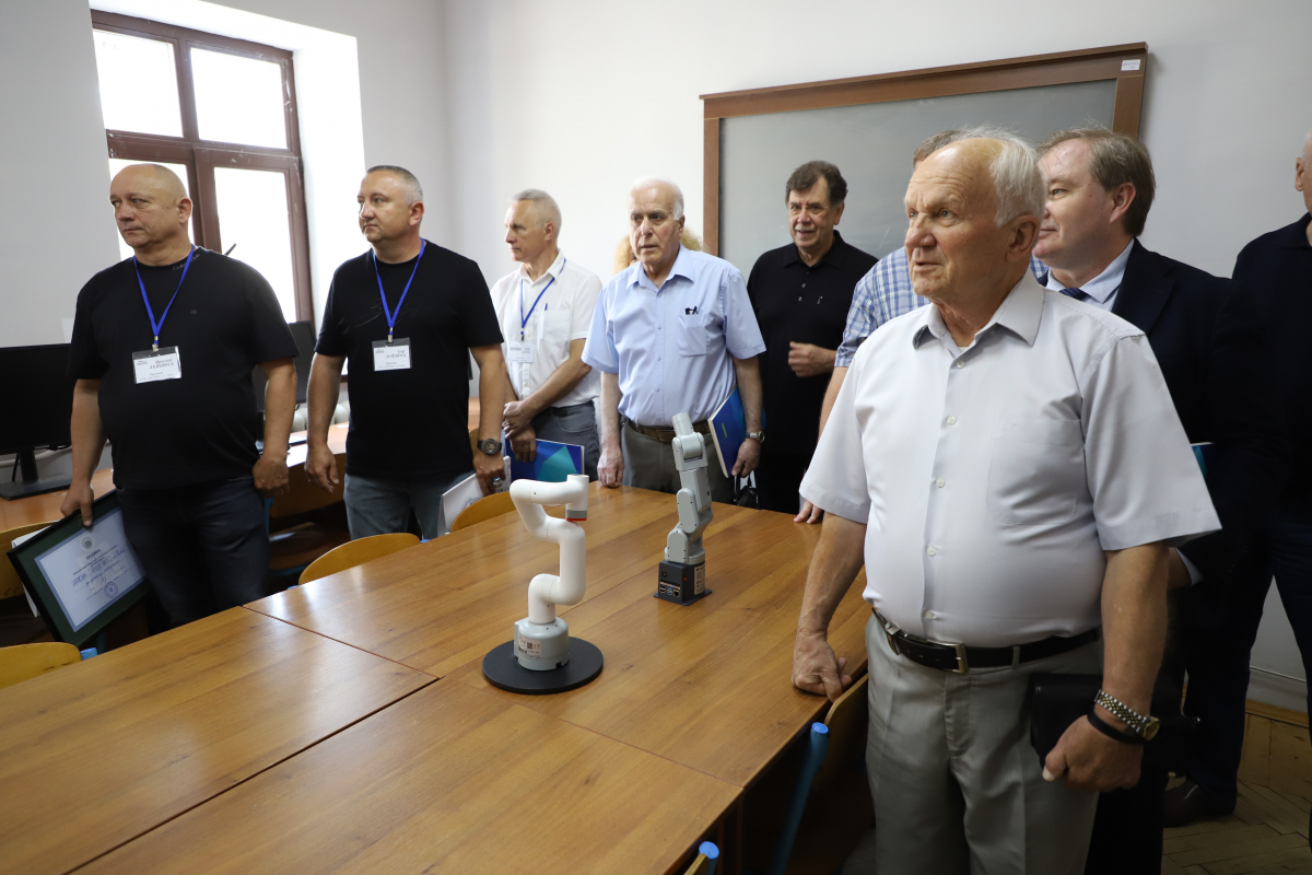 Фото з відкриття лабораторії