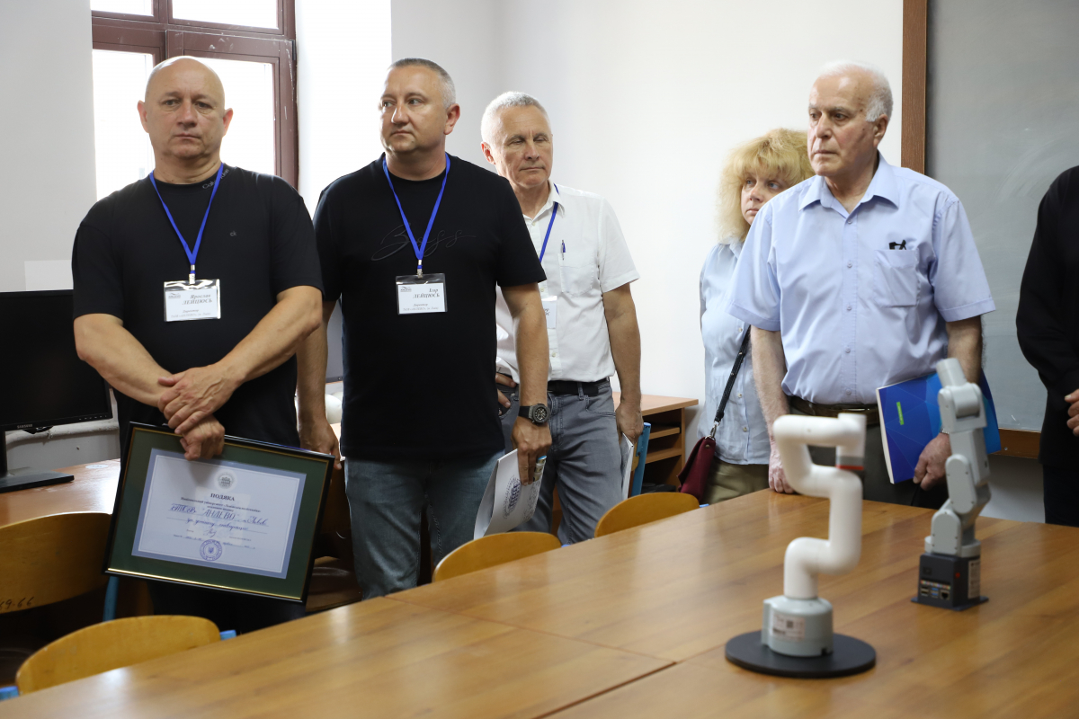 Фото з відкриття лабораторії