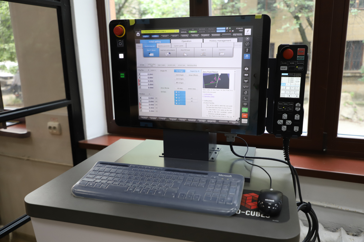 Фото з відкриття лабораторії