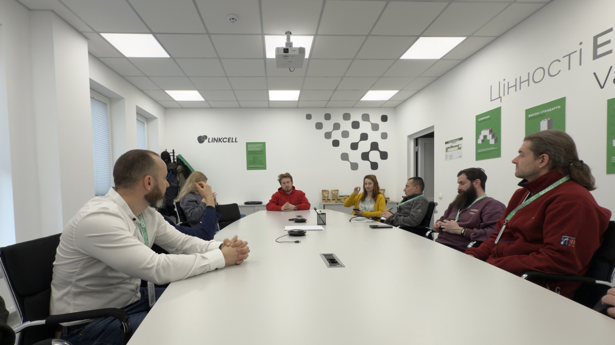 Фото з підписання угоди