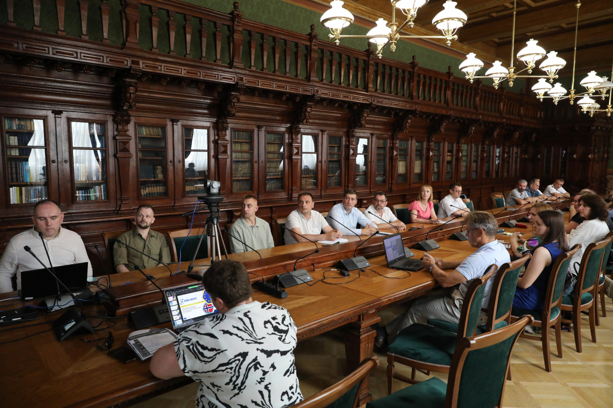 Фото із круглого столу